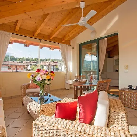 Corte Garda Sole 아파트 *