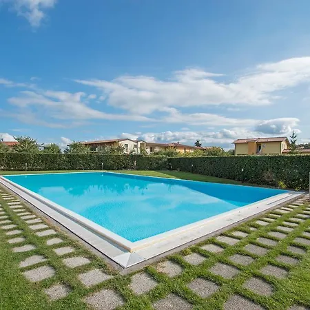 Corte Garda Sole 아파트